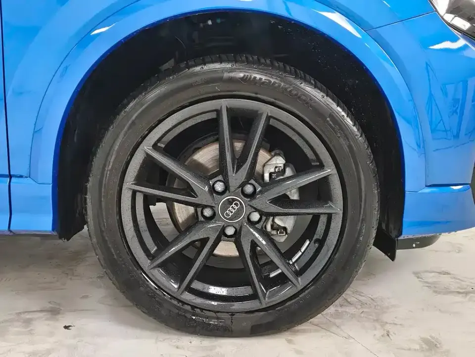 Audi Q2L