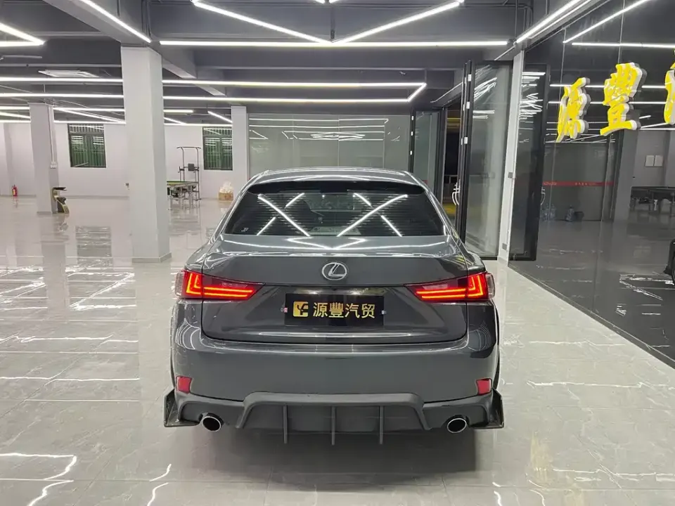 Lexus IS