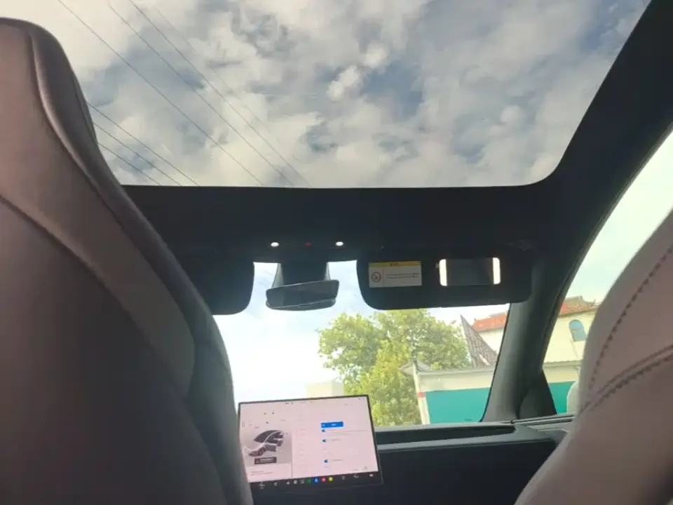 Tesla Model Y L