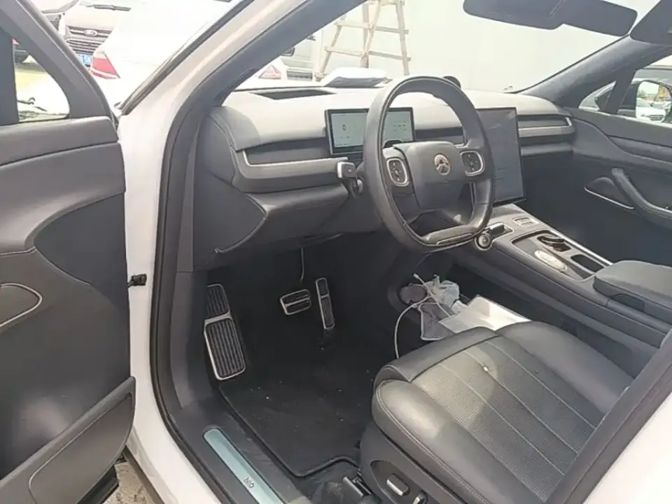 Nio ES8