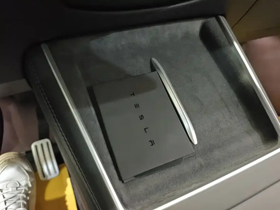 Tesla Model Y L
