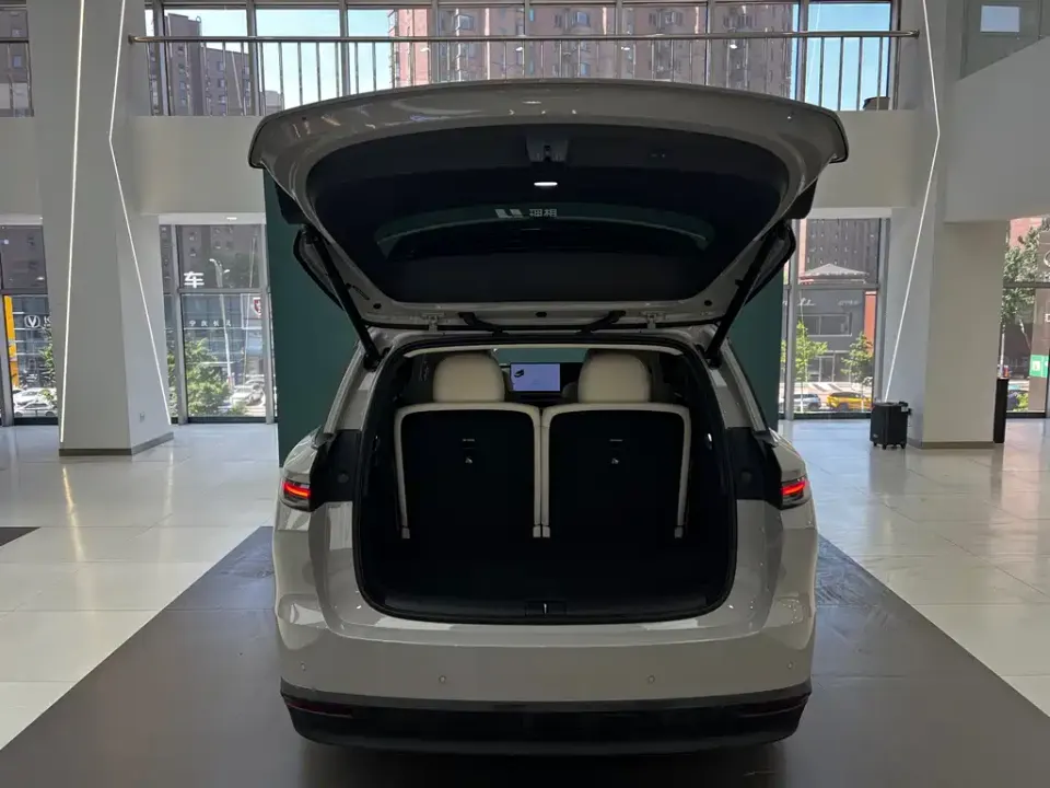 Li Li i8