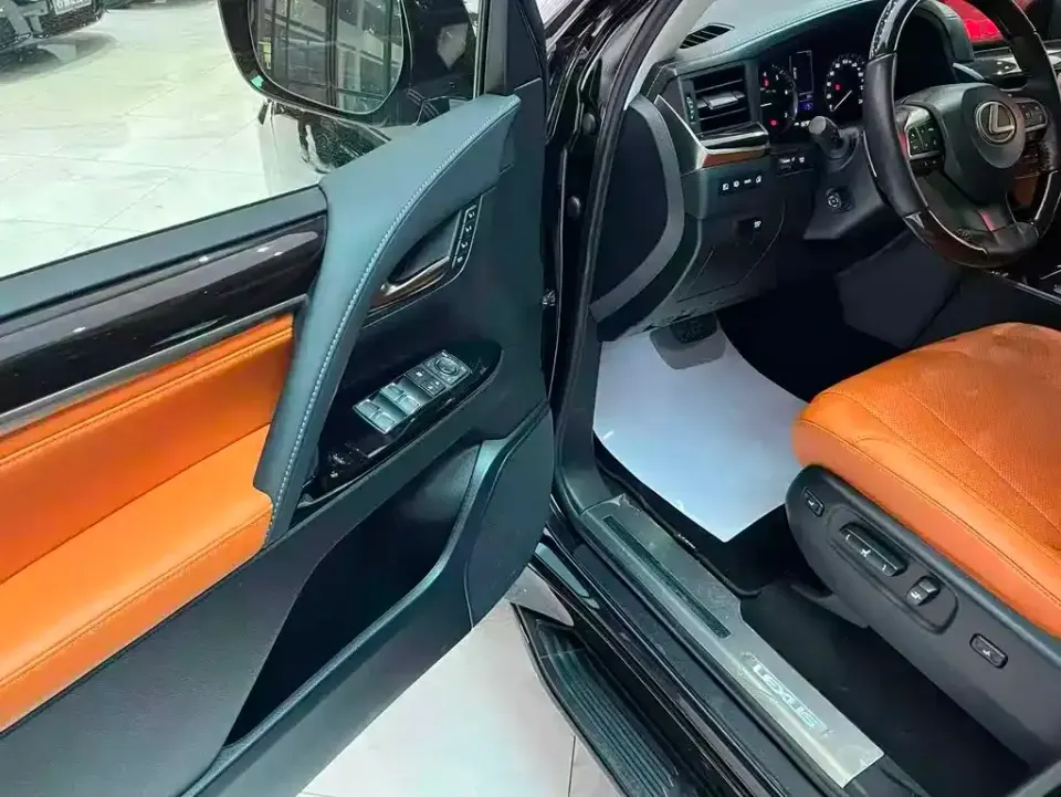 Lexus LX