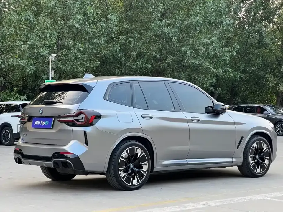 BMW iX3