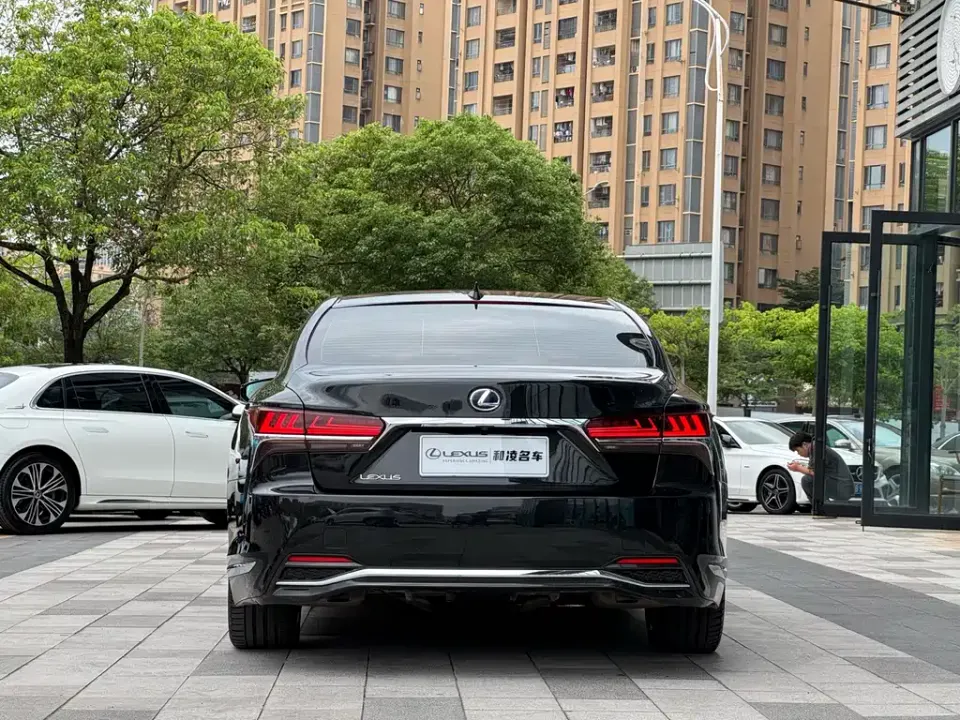 Lexus LS