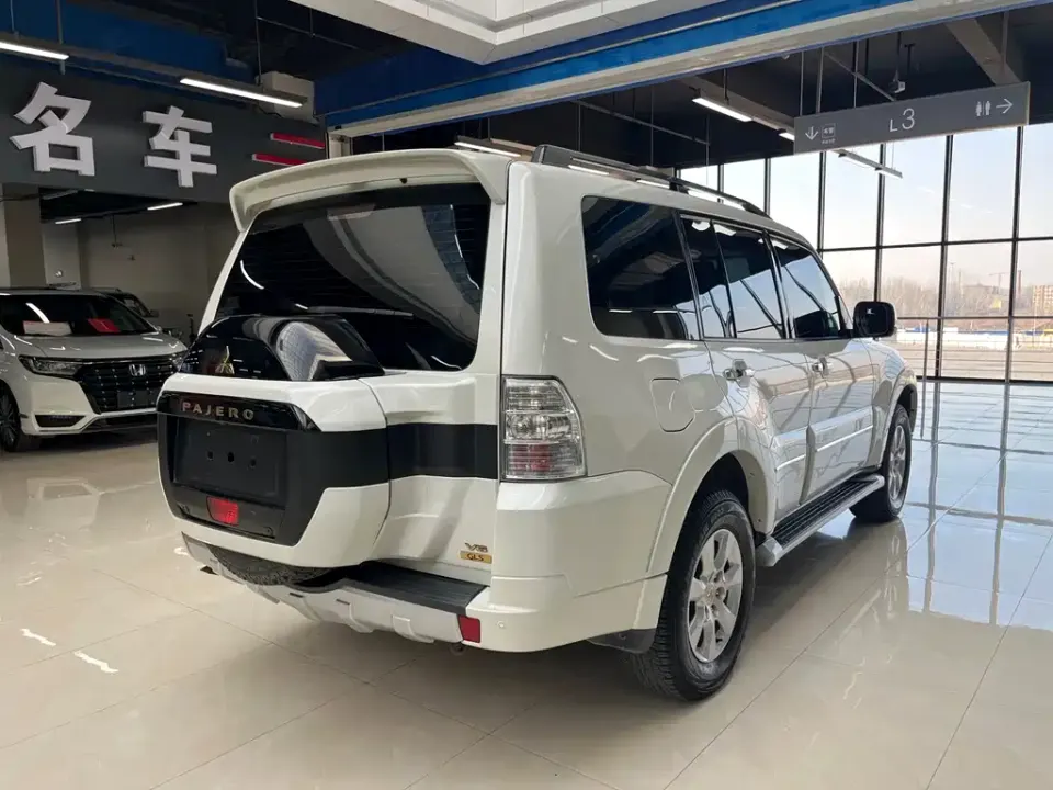 Mitsubishi Pajero (Import)