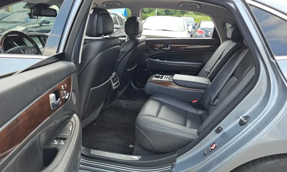Hyundai Equus