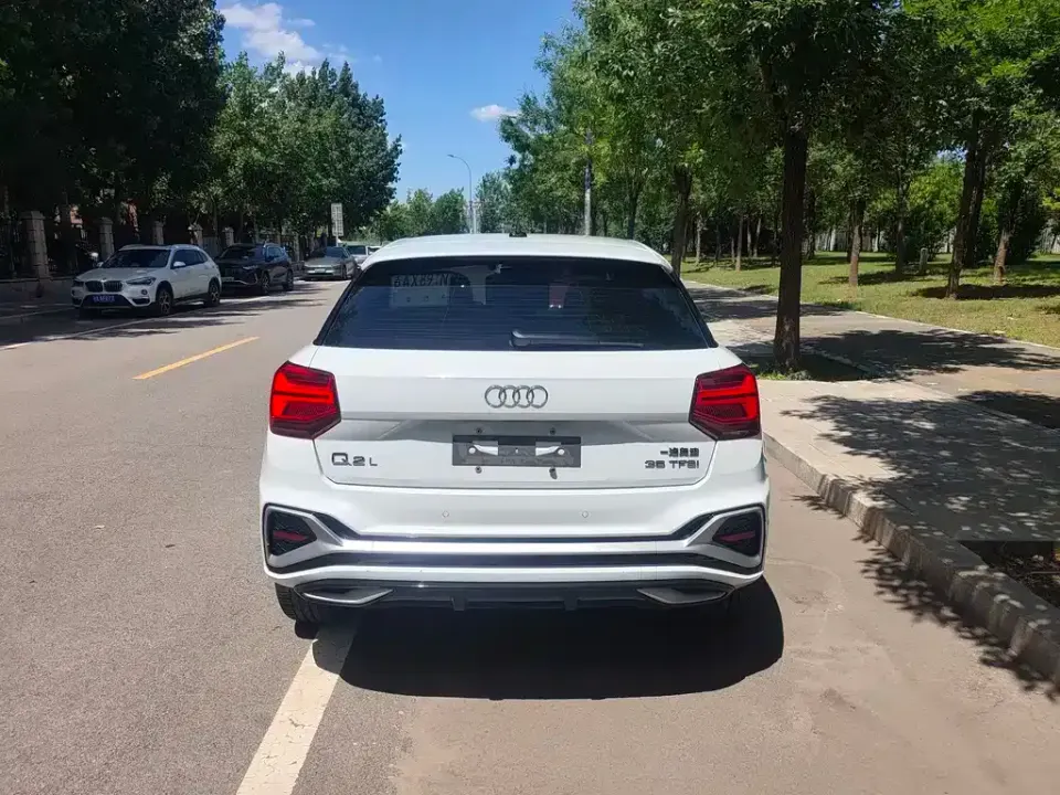 Audi Q2L
