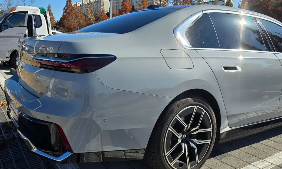 BMW i7