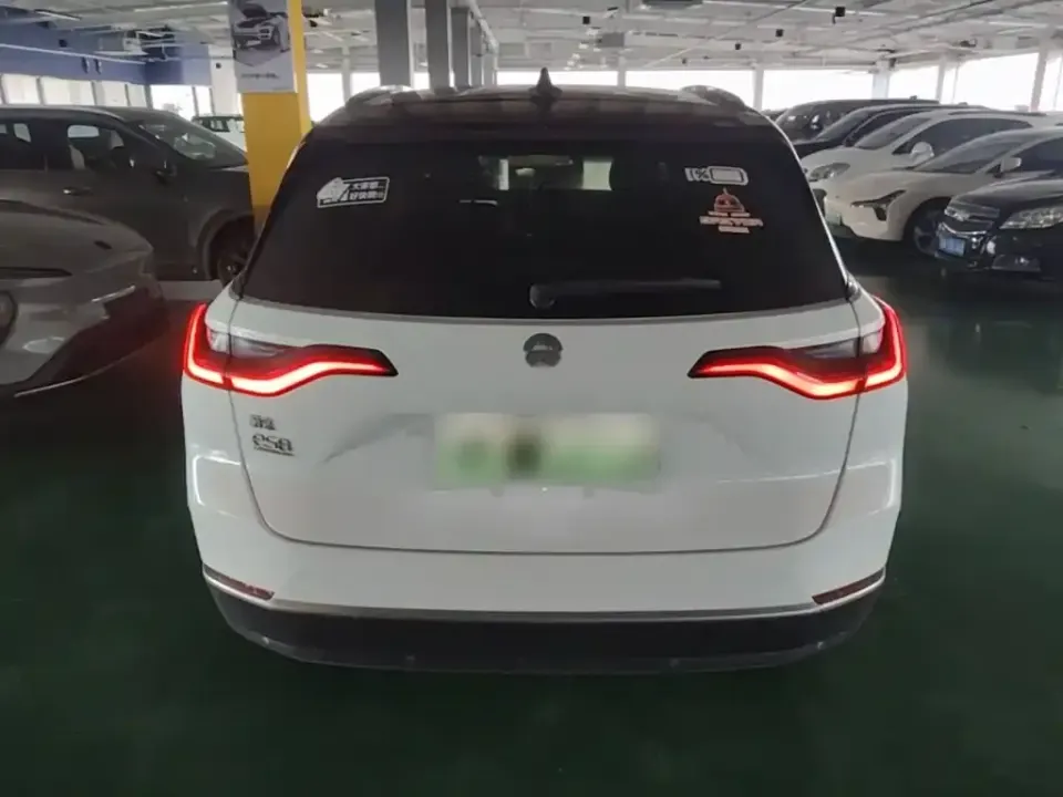 Nio ES8