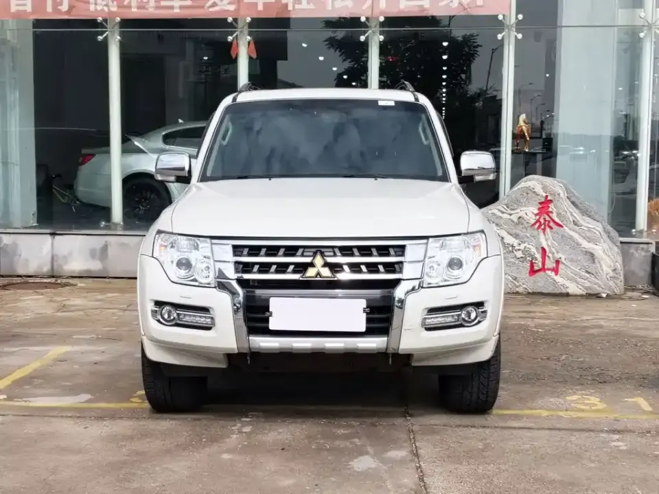 Mitsubishi Pajero (Import)