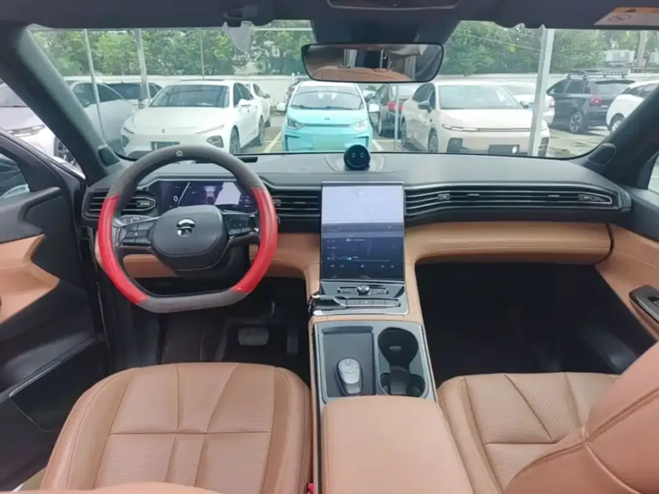 Nio ES8