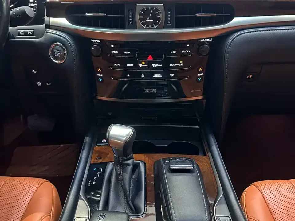 Lexus LX
