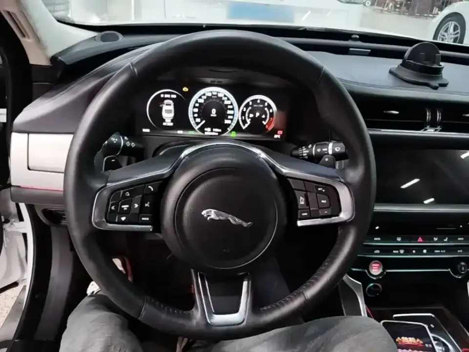 Jaguar XFL