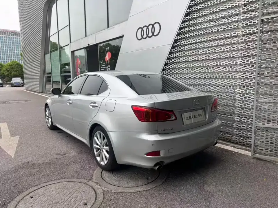 Lexus IS