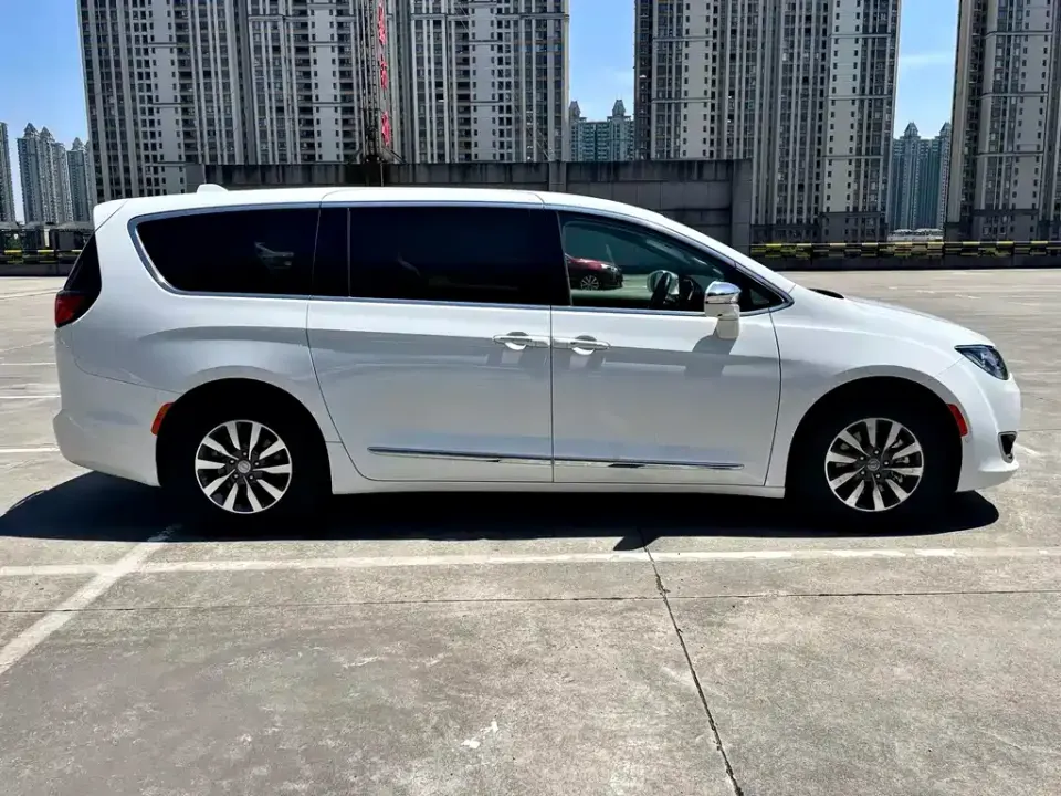 Chrysler Grand Voyager PHEV (Import)