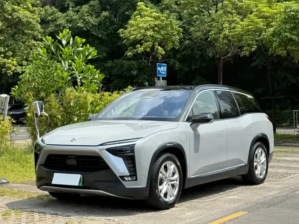 Nio ES8