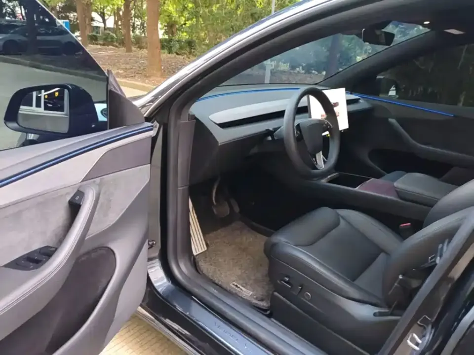 Tesla Model Y L