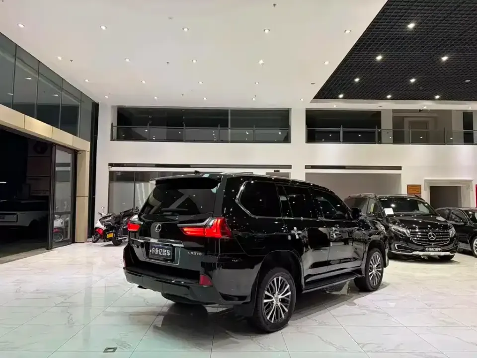 Lexus LX