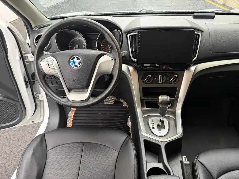 Venucia T70