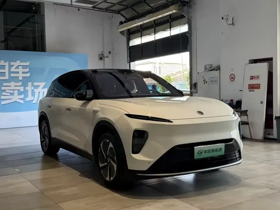 Nio ES8