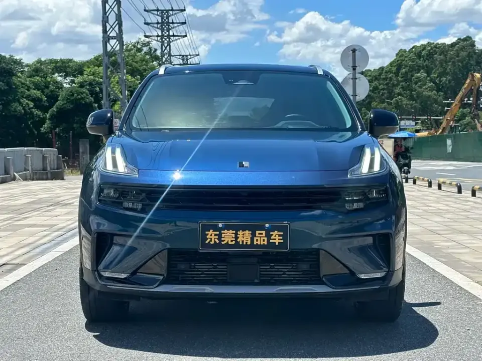 Lynk & Co 06