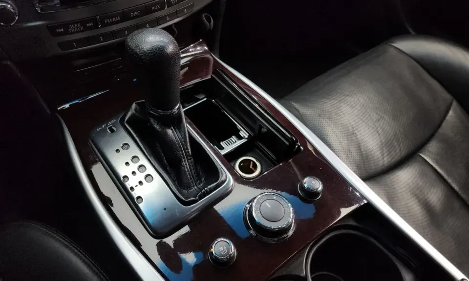 Infiniti M