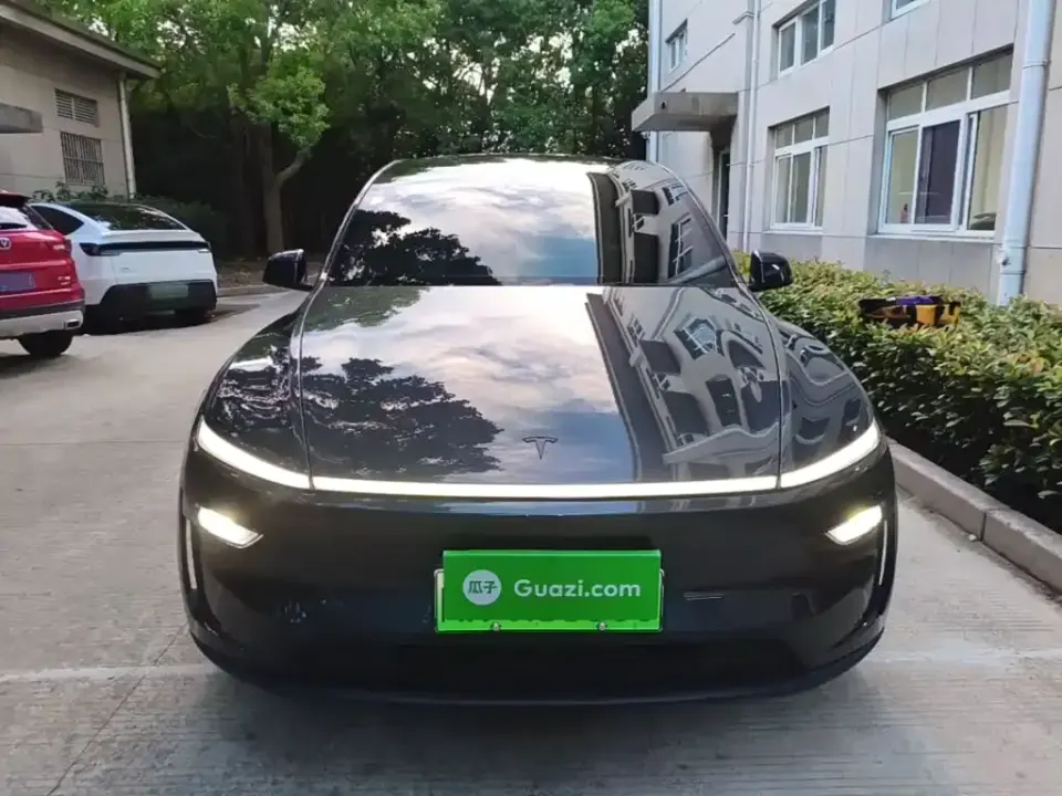 Tesla Model Y L