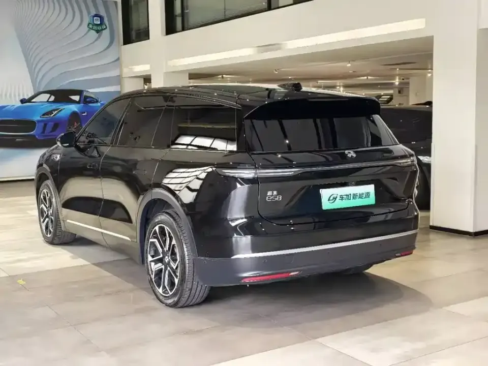 Nio ES8