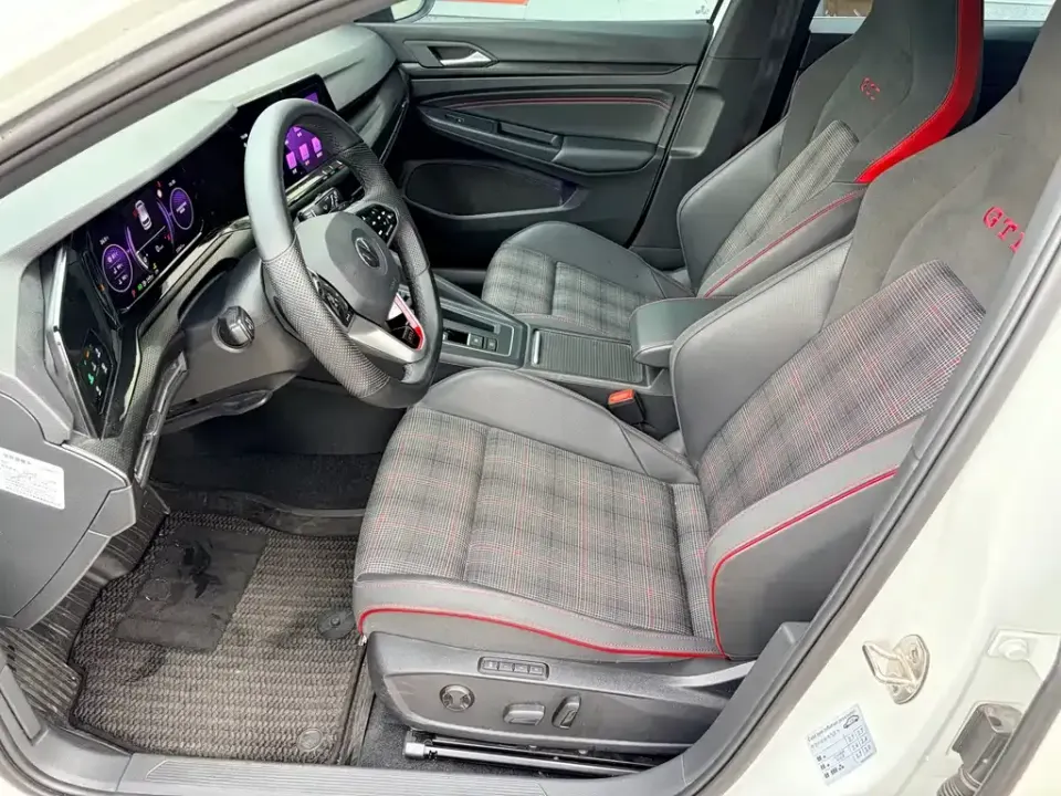 Volkswagen Golf GTI