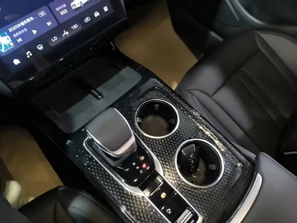 Hongqi Hongqi HS3 PHEV
