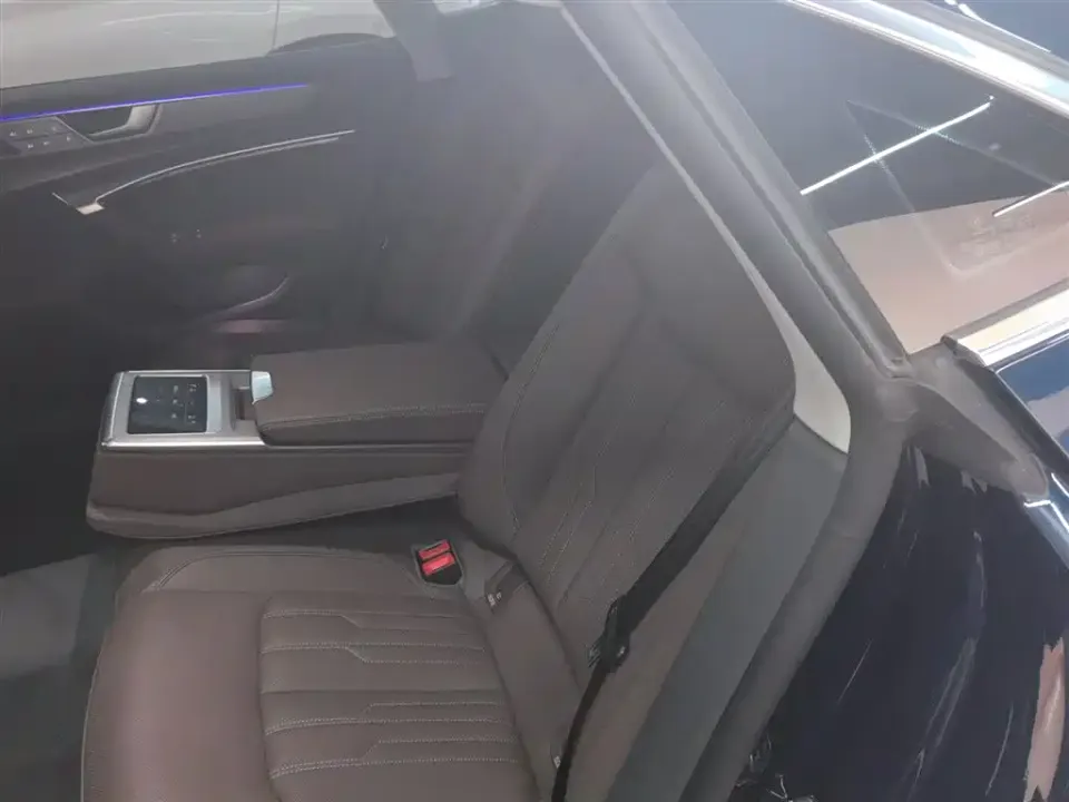 Audi A7L