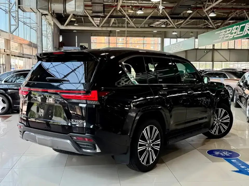 Lexus LX