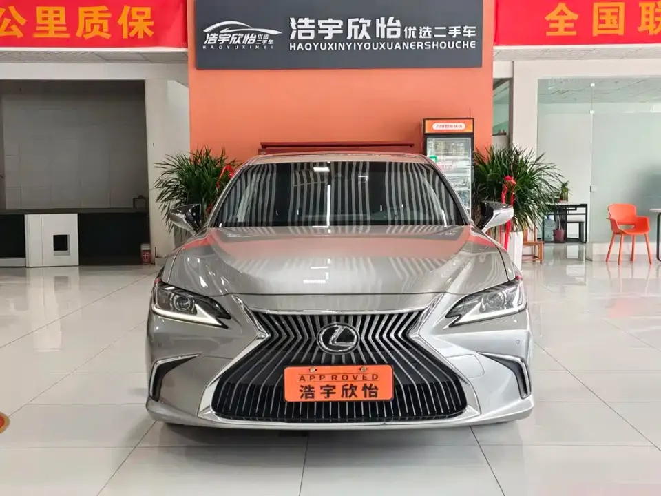 Lexus ES