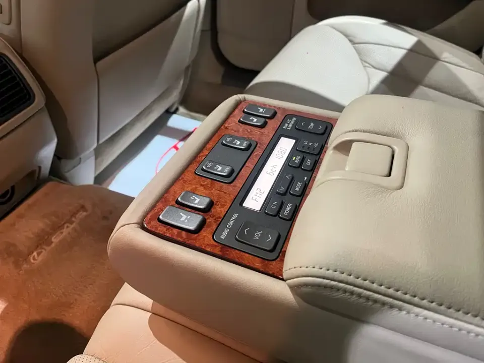 Lexus LS