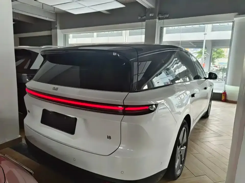 Li Li i8