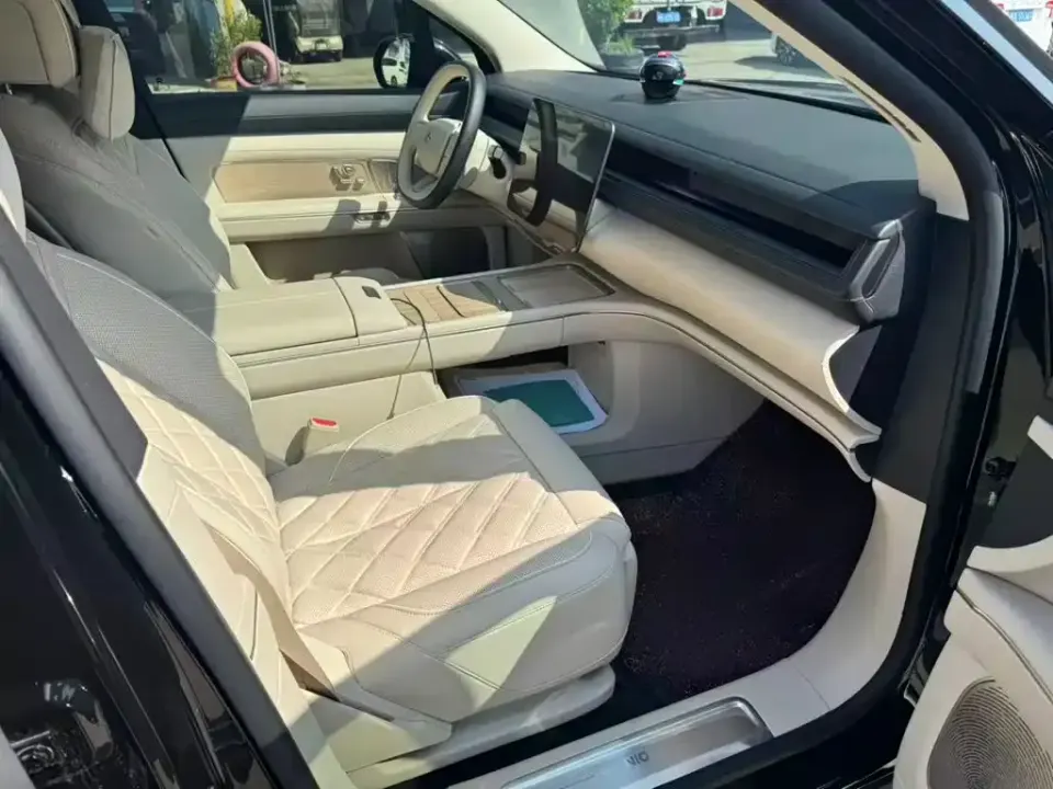Nio ES8