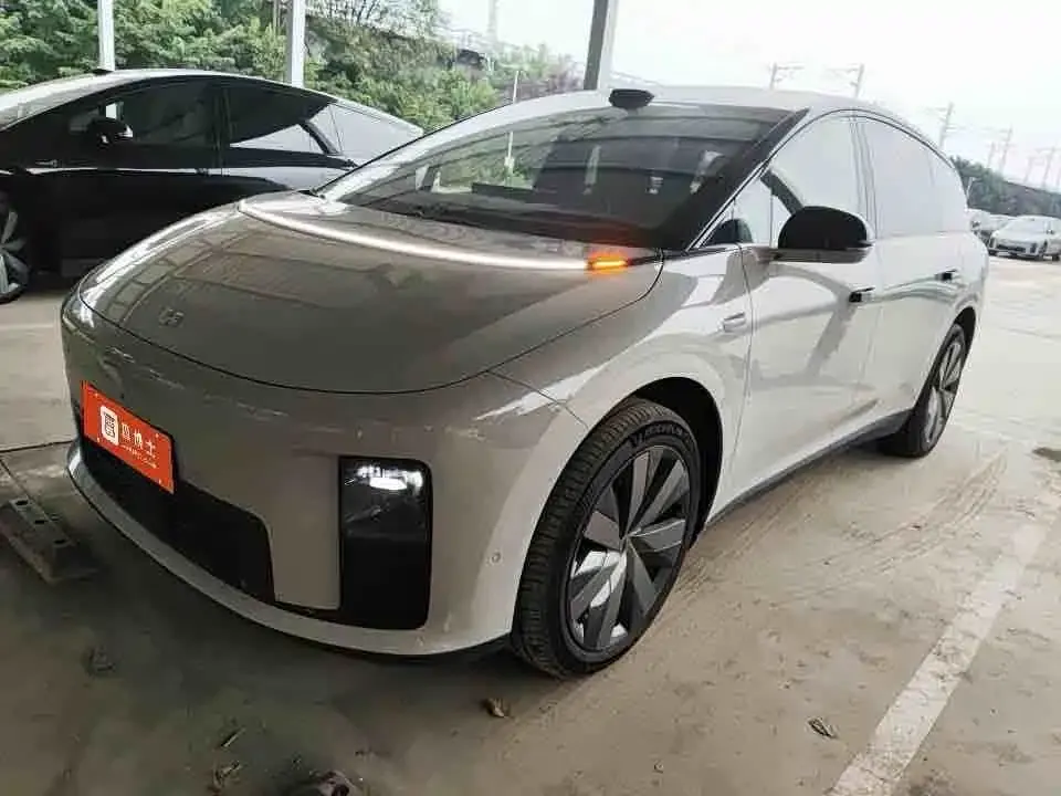 Li Li i8