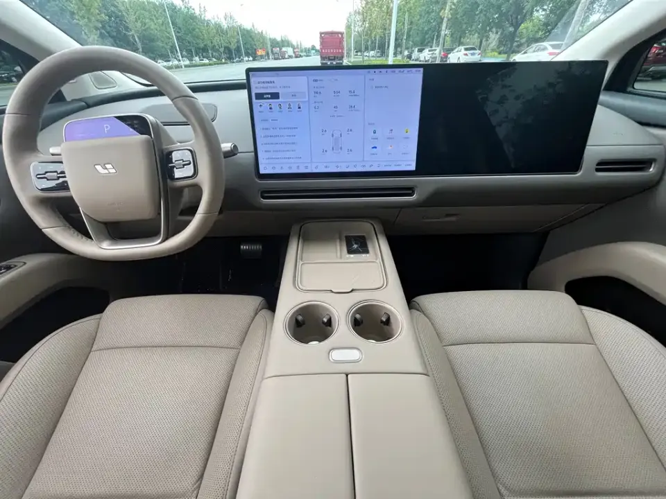Li Li i8