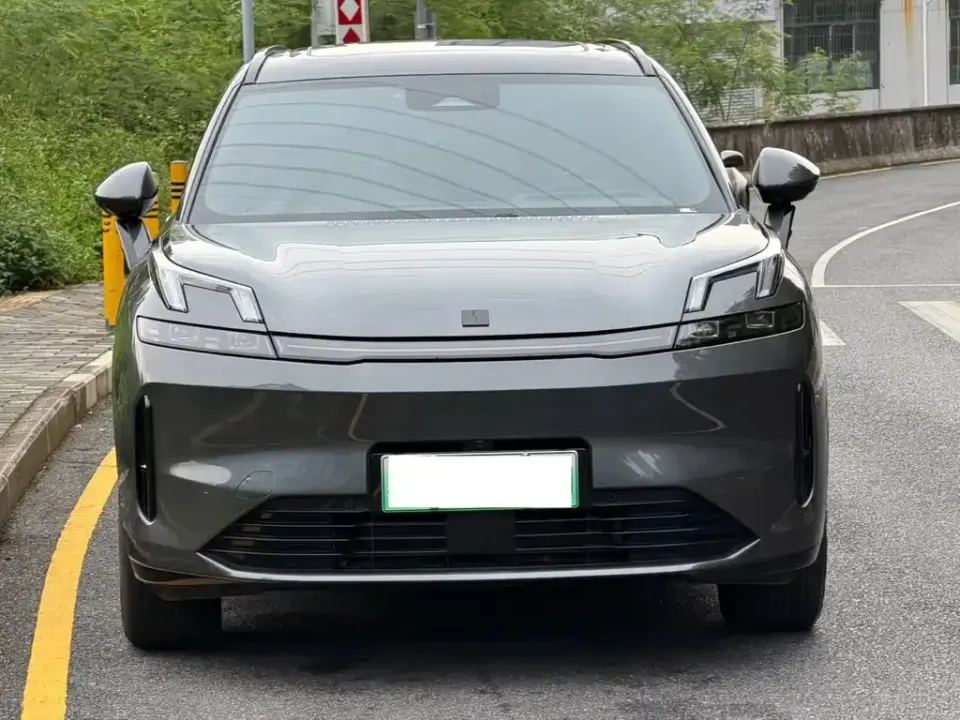 Lynk & Co 08 EM-P