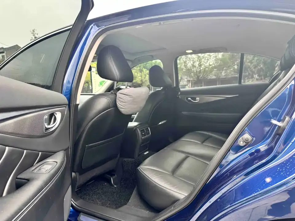 Infiniti Q50L
