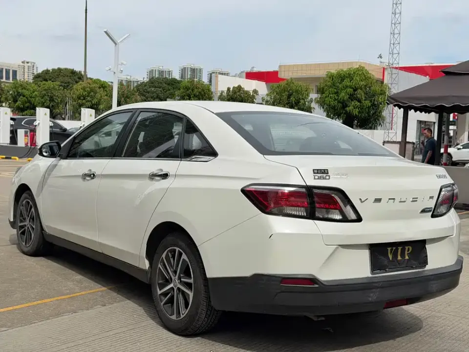 Venucia D60