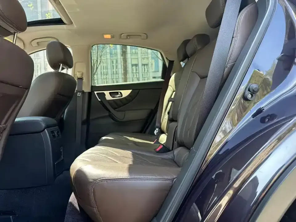 Infiniti QX70