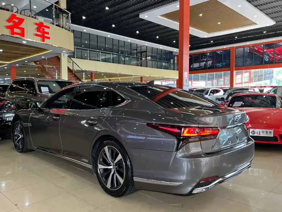 Lexus LS