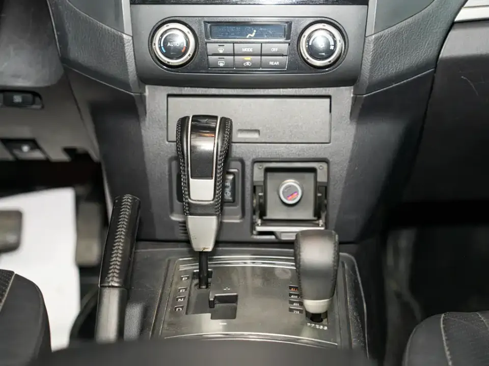 Mitsubishi Pajero (Import)