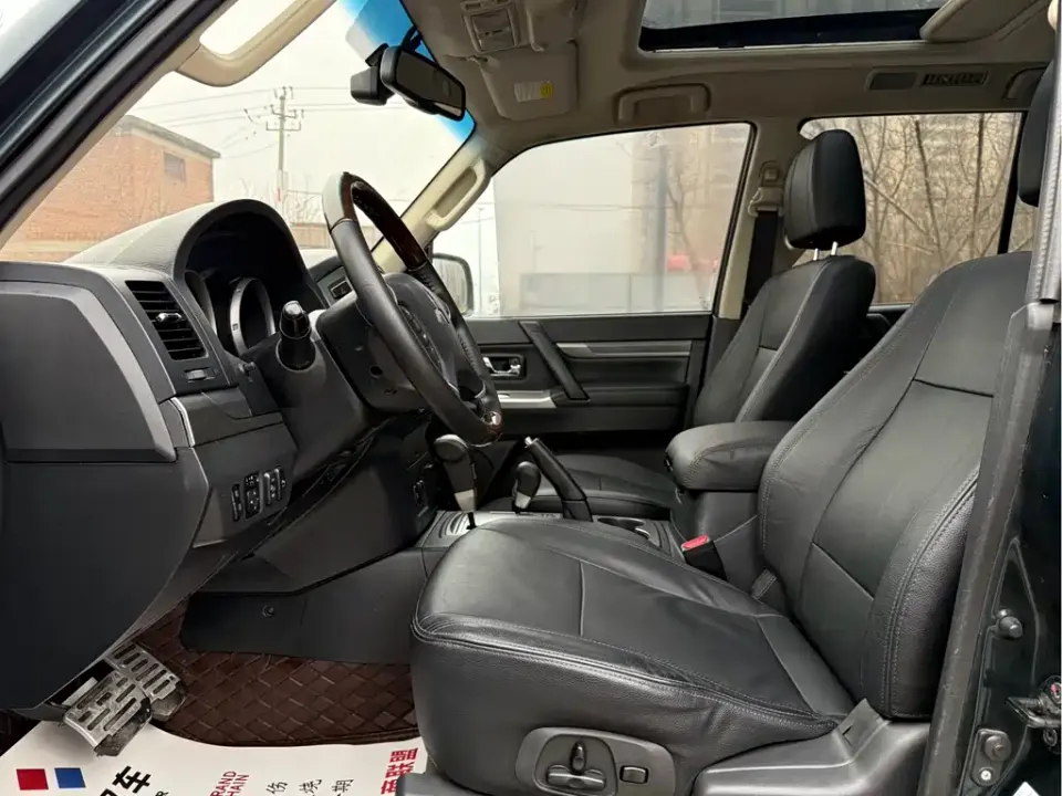 Mitsubishi Pajero (Import)