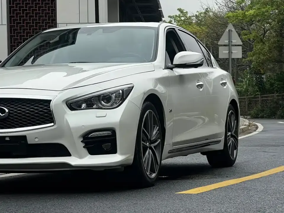 Infiniti Q50L