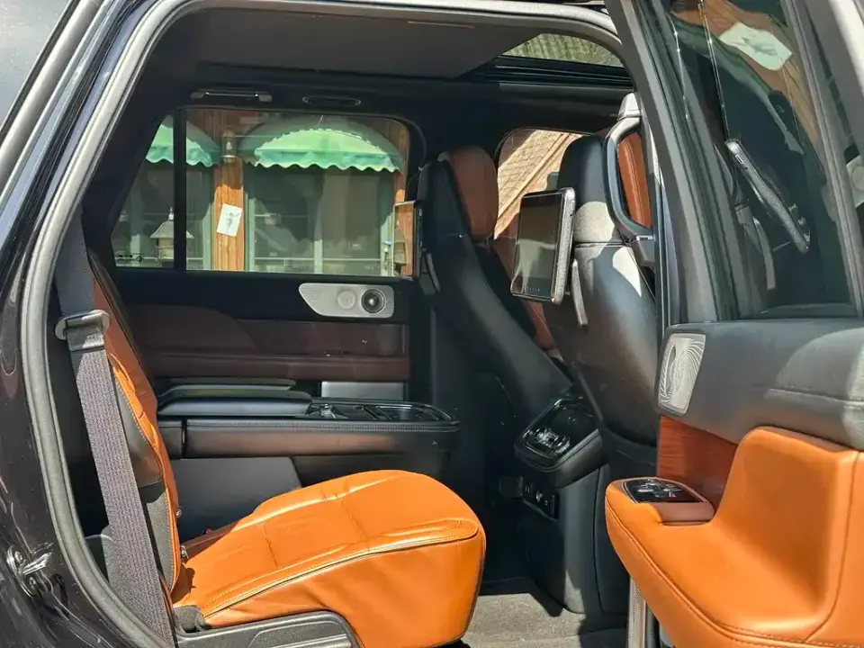 Lincoln Navigator