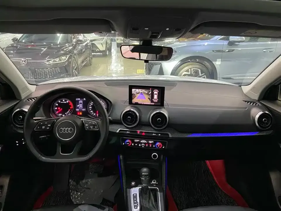 Audi Q2L