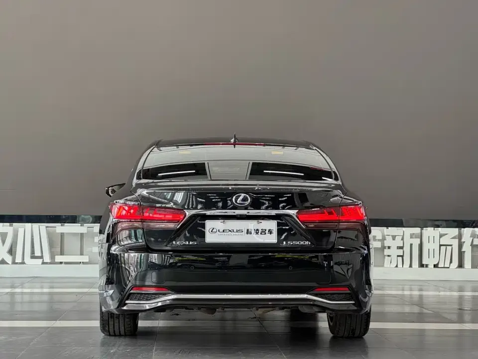 Lexus LS